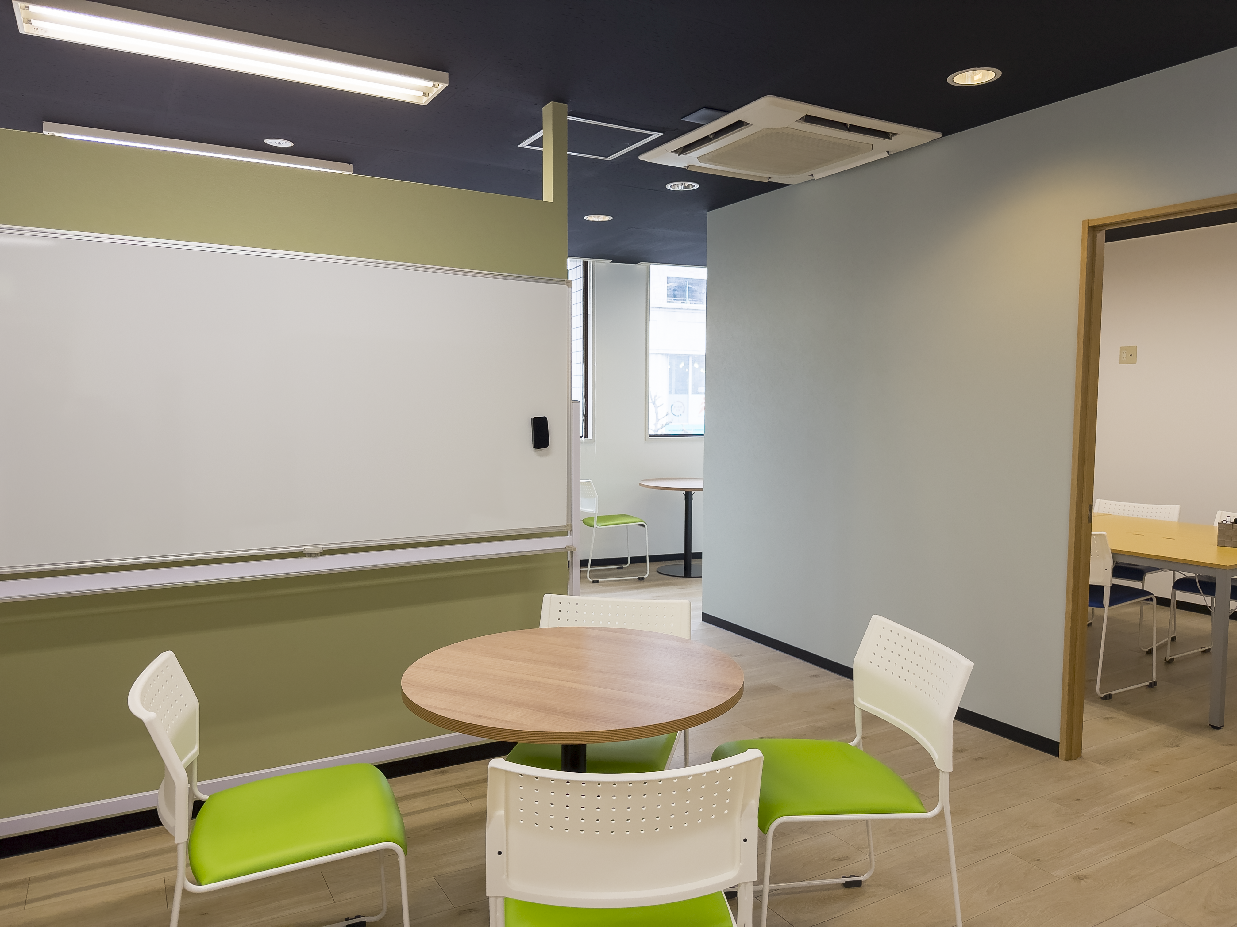 明るいオフィス